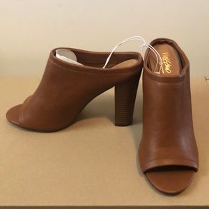 Never worn Mossimo Cognac open toe open back